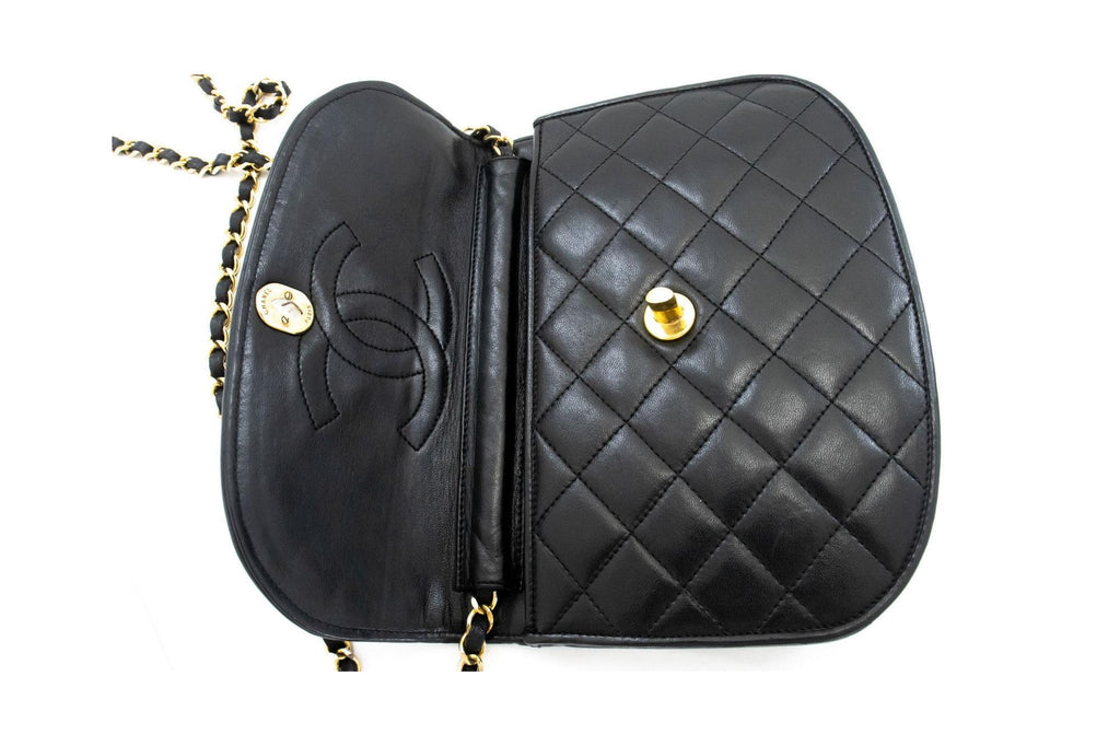 Chanel - Borsa a spalla vintage con patta rotonda, piccola, in pelle - Nero
