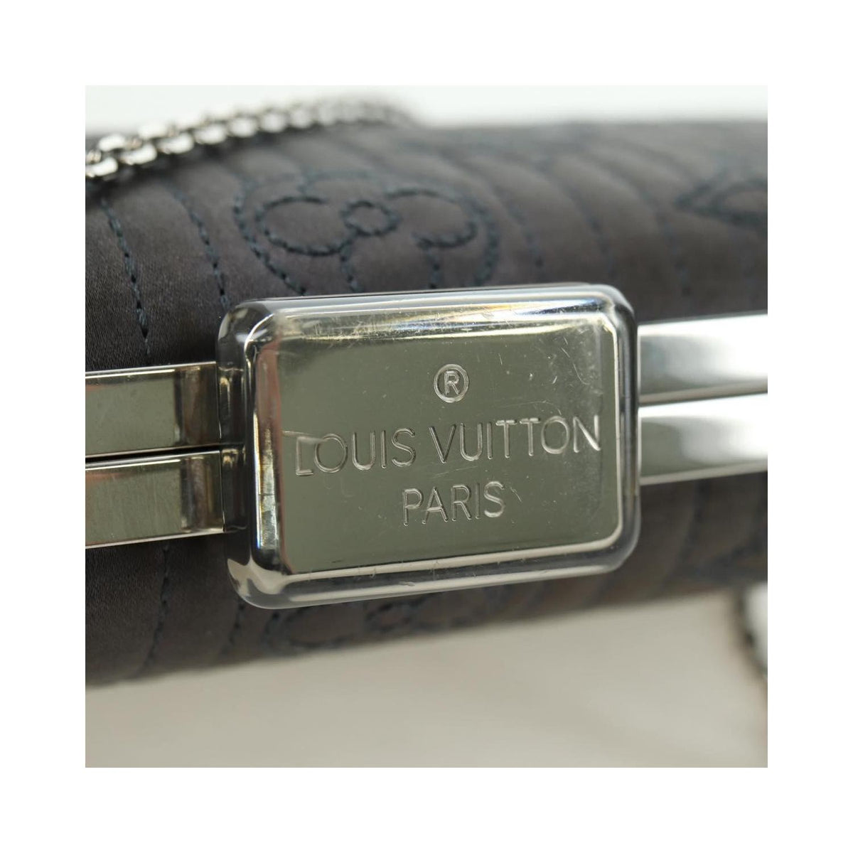 Pochette Louis Vuitton Motard Minaudiere Satin - Gris
