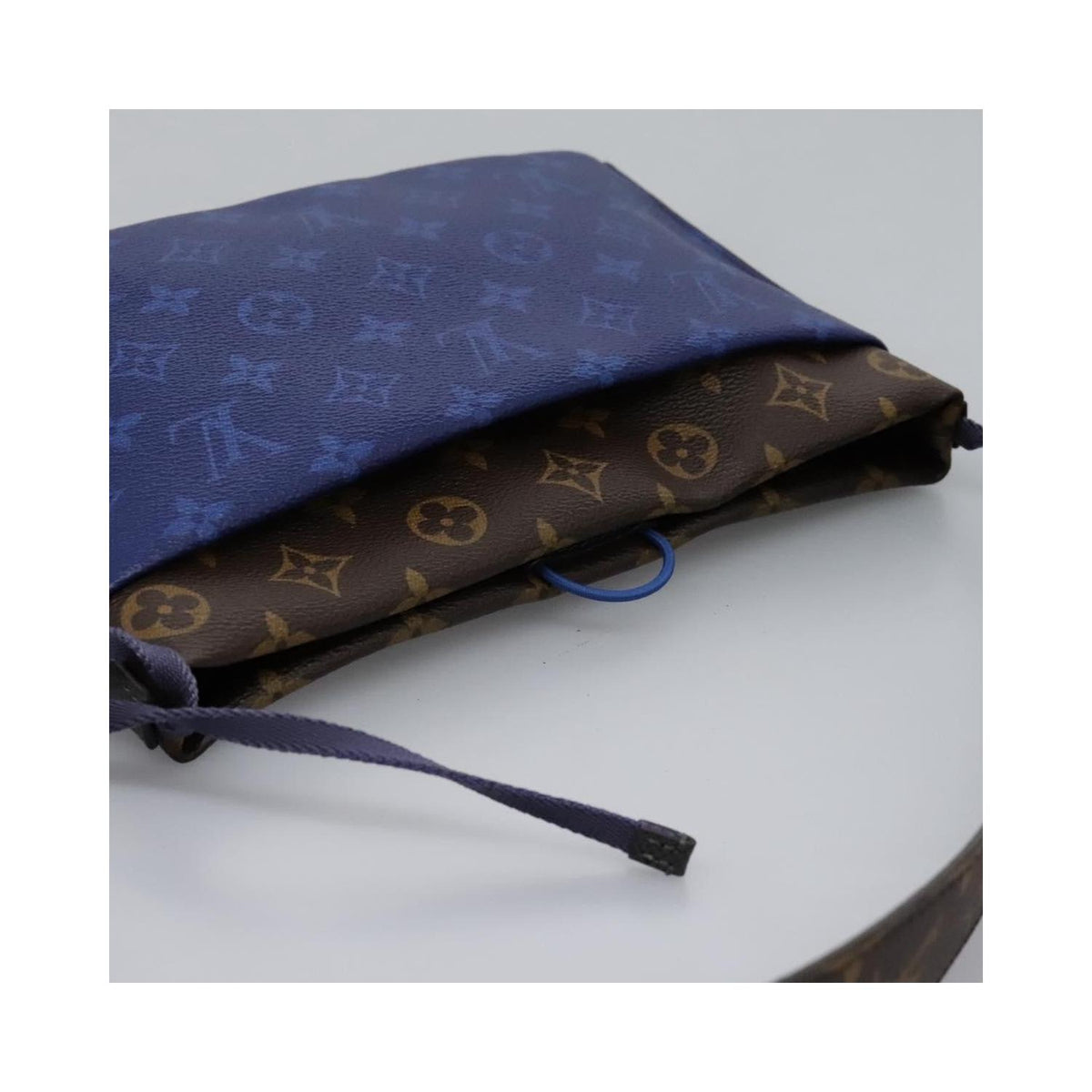 Sac Porté Épaule Louis Vuitton Outdoor Medium Toile - Bleu
