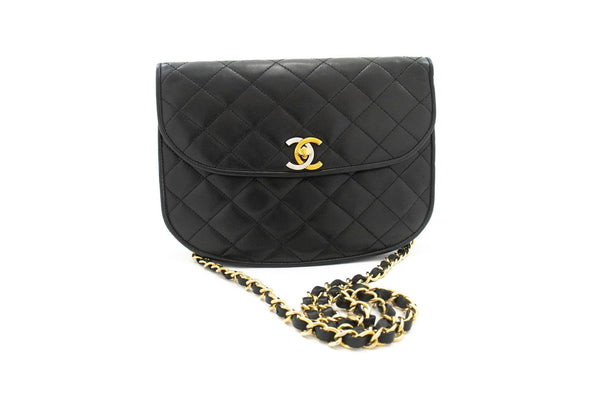 Chanel - Borsa a spalla vintage con patta rotonda, piccola, in pelle - Nero