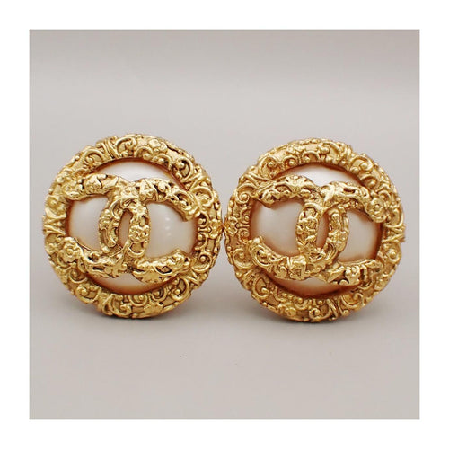 Pendientes de clip redondos con logo CC vintage de Chanel Metal con cristales Imagen del producto