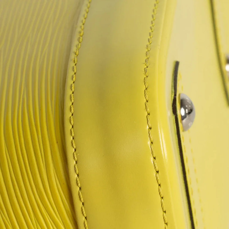 sac de seconde main alma louis vuitton  en cuir épi jaune coin 2