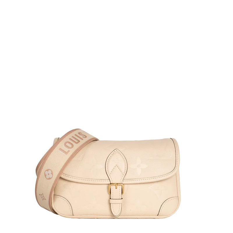 sac de seconde main diane  louis vuitton  en cuir blanc face