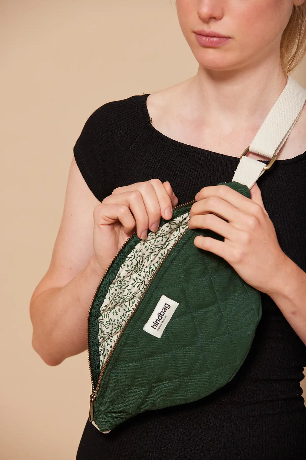 Quiltad magväska Olivia Grangrön Hindbag2