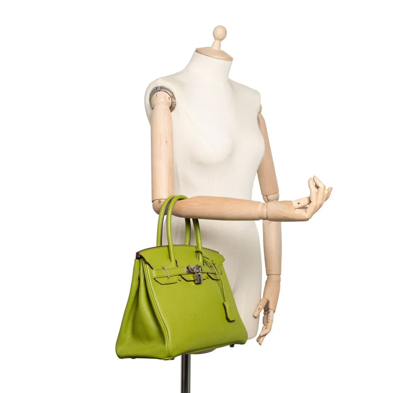 sac de seconde main birkin hermes en cuir vert porté 