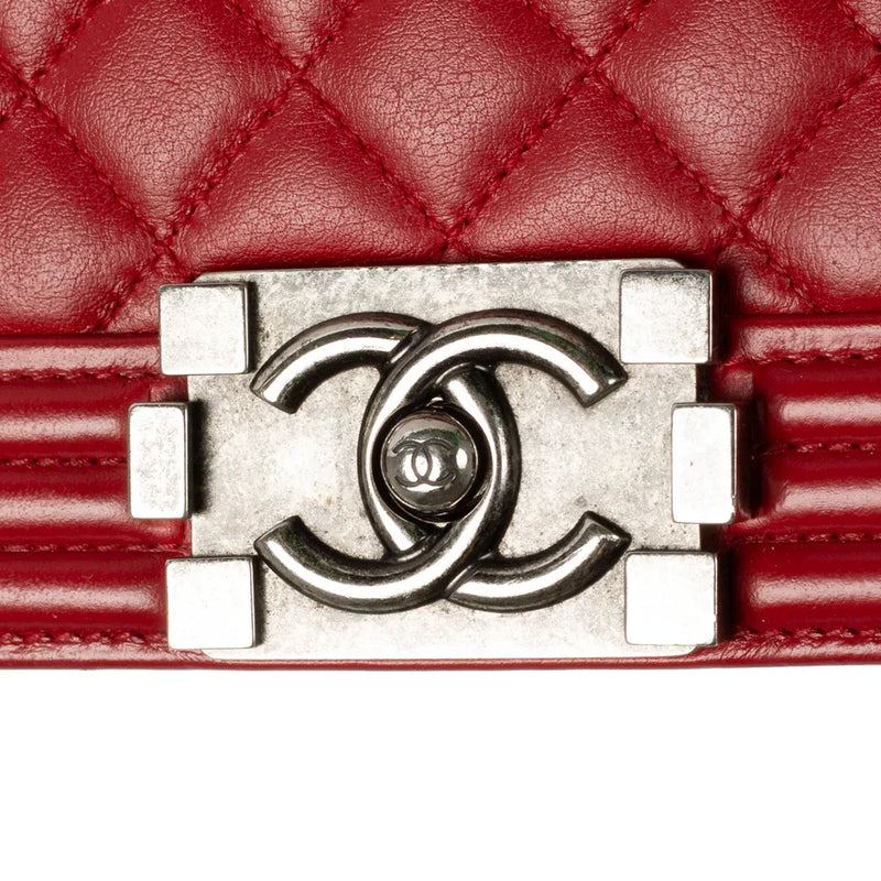 sac de seconde main boy chanel  en cuir rouge défaut 2