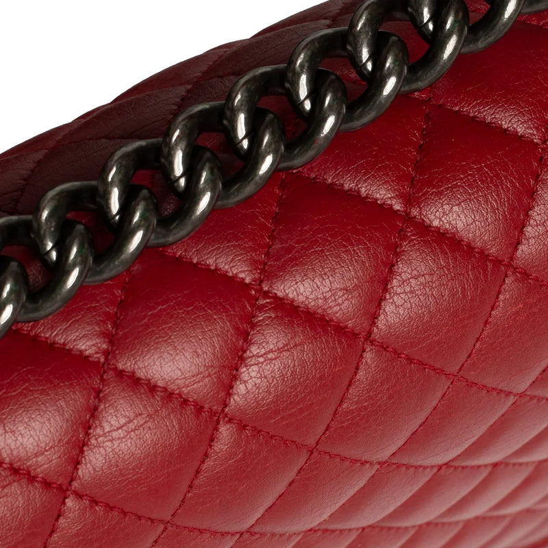 sac de seconde main boy chanel  en cuir rouge défaut 3