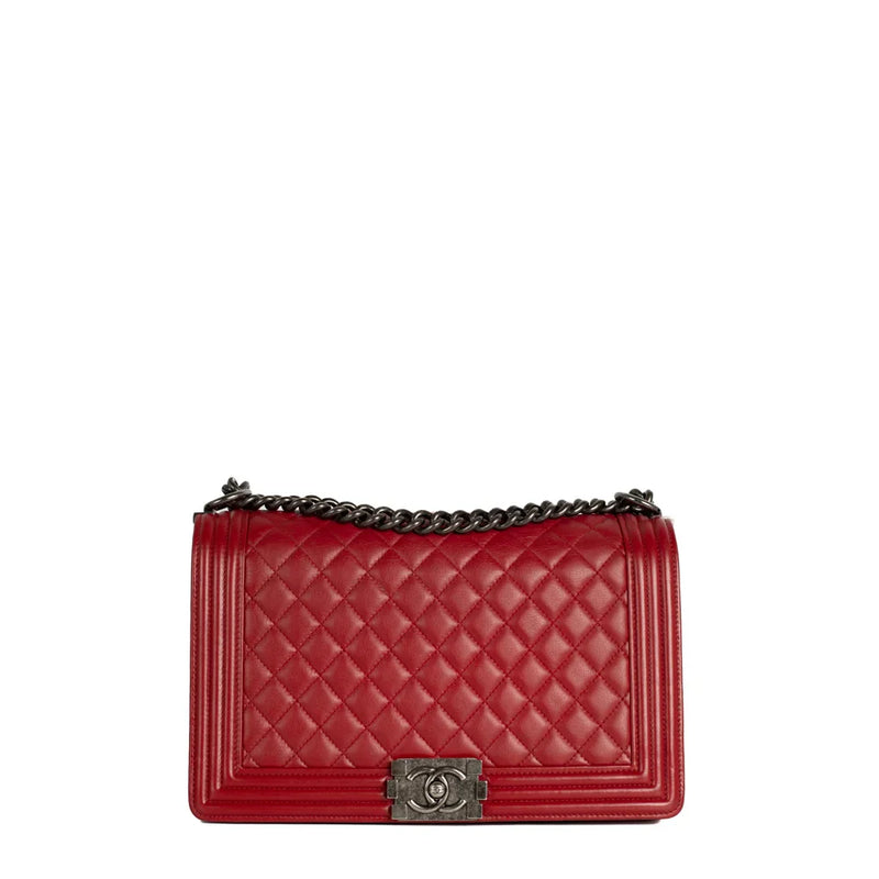 sac de seconde main boy chanel  en cuir rouge face