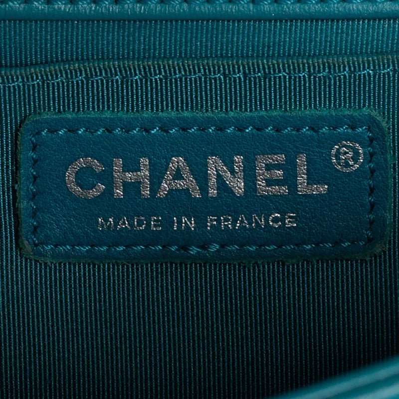 sac de seconde main boy chanel  en cuir bleu label