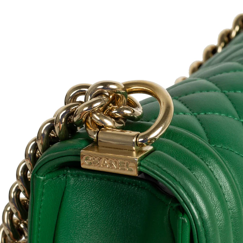 sac de seconde main boy chanel  en cuir vert défaut 2