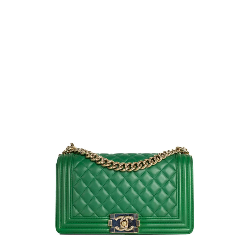 sac de seconde main boy chanel  en cuir vert face