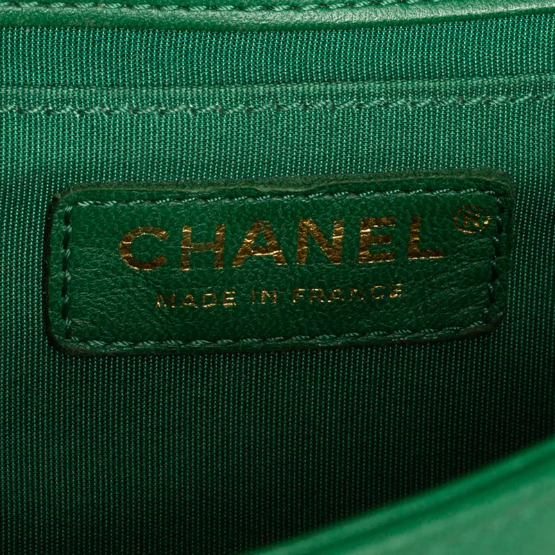 sac de seconde main boy chanel  en cuir vert label