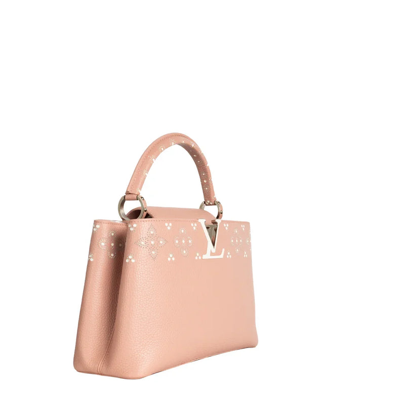 sac de seconde main capucines  louis vuitton  en cuir rose côté