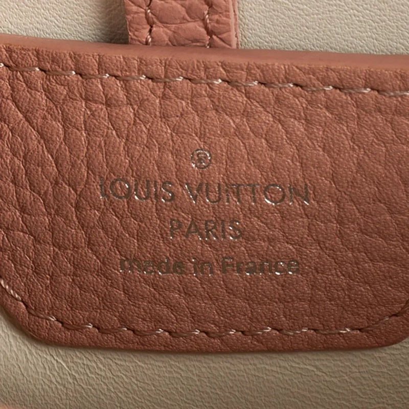 sac de seconde main capucines  louis vuitton  en cuir rose label