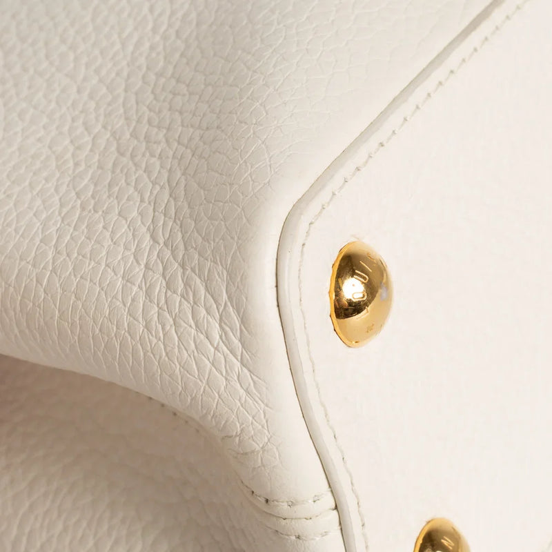 sac de seconde main capucines  louis vuitton  en cuir blanc coin 1