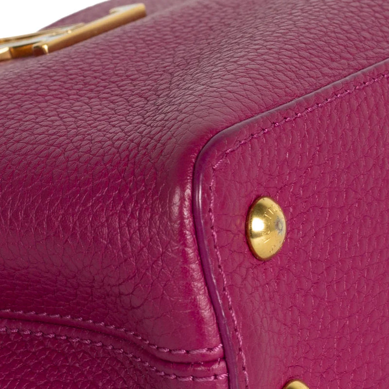 sac de seconde main capucines  louis vuitton  en cuir violet coin 