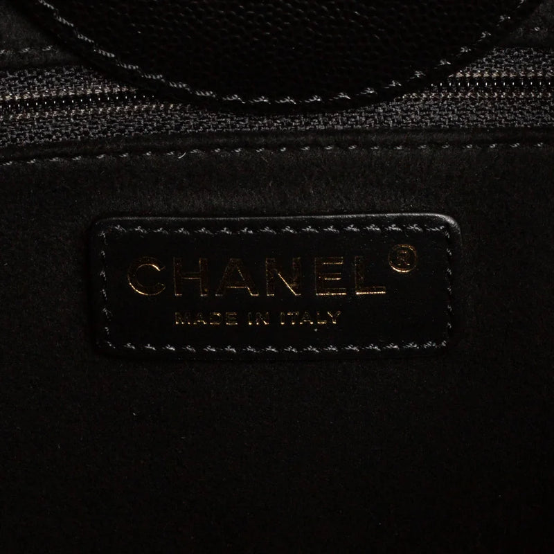 sac de seconde main deauville chanel  en cuir noir label