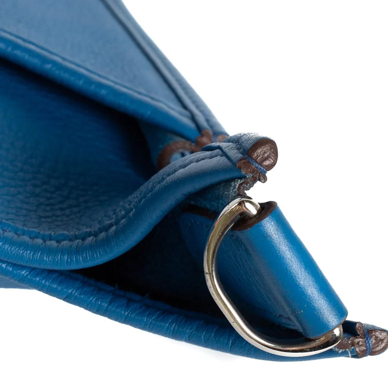 sac de seconde main evelyne  hermès en cuir bleu défaut 1