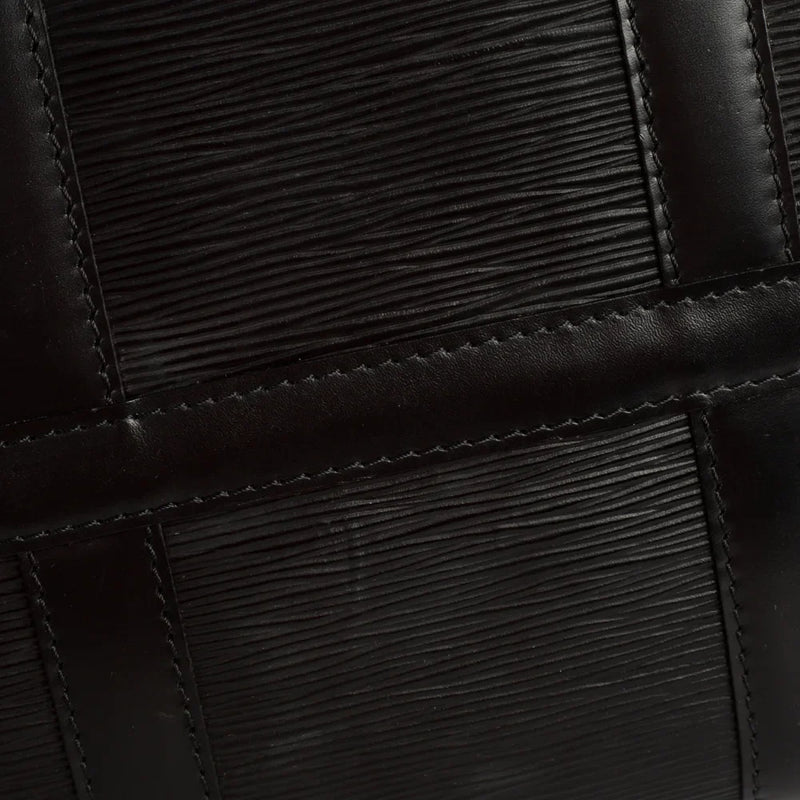 sac de seconde main keepall  louis vuitton en cuir épi noir  défaut 1