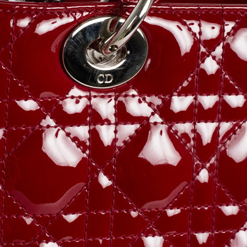 sac de seconde main lady dior   en cuir verni rouge défaut 2