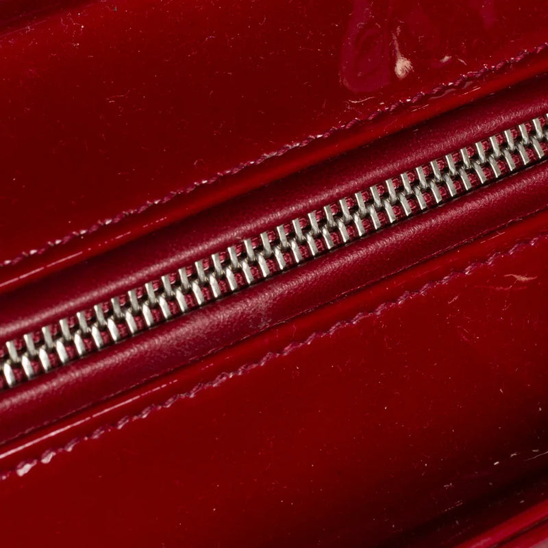 sac de seconde main lady dior   en cuir verni rouge défaut 3