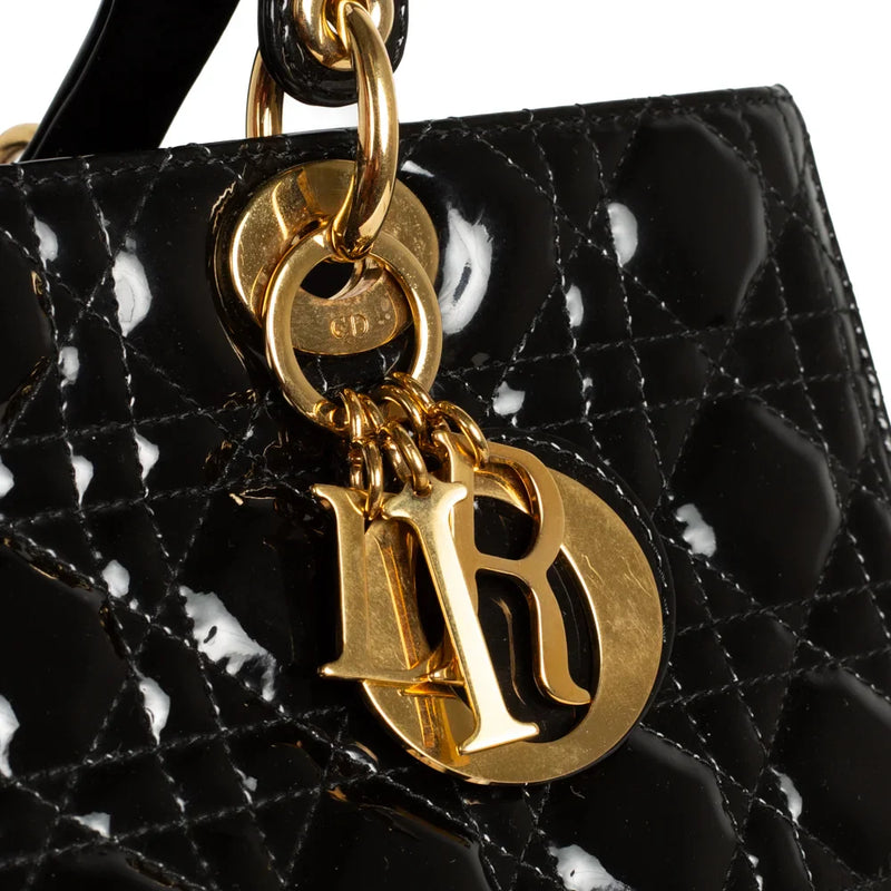 sac de seconde main lady dior  en cuir verni noir défaut 2