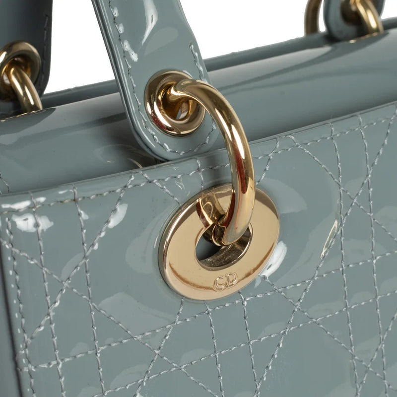 sac de seconde main lady  dior en cuir verni bleu défaut 2