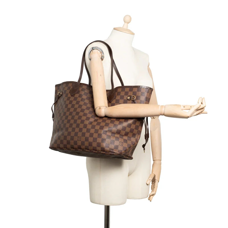 sac de seconde main neverfull louis vuitton en toile damier ébène porté 1