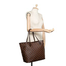 sac de seconde main neverfull louis vuitton en toile damier ébène porté 2