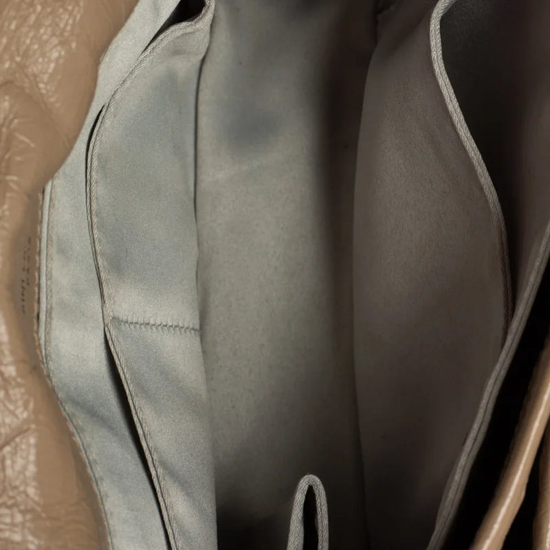 sac de seconde main niki saint laurent en cuir beige intérieur