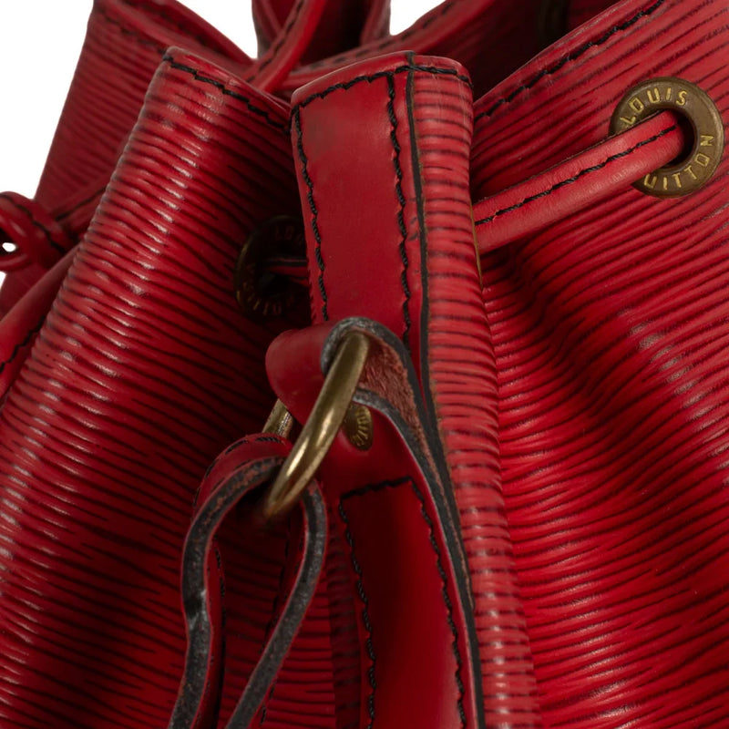 sac de seconde main noé louis vuitton en cuir épi rouge défaut 2