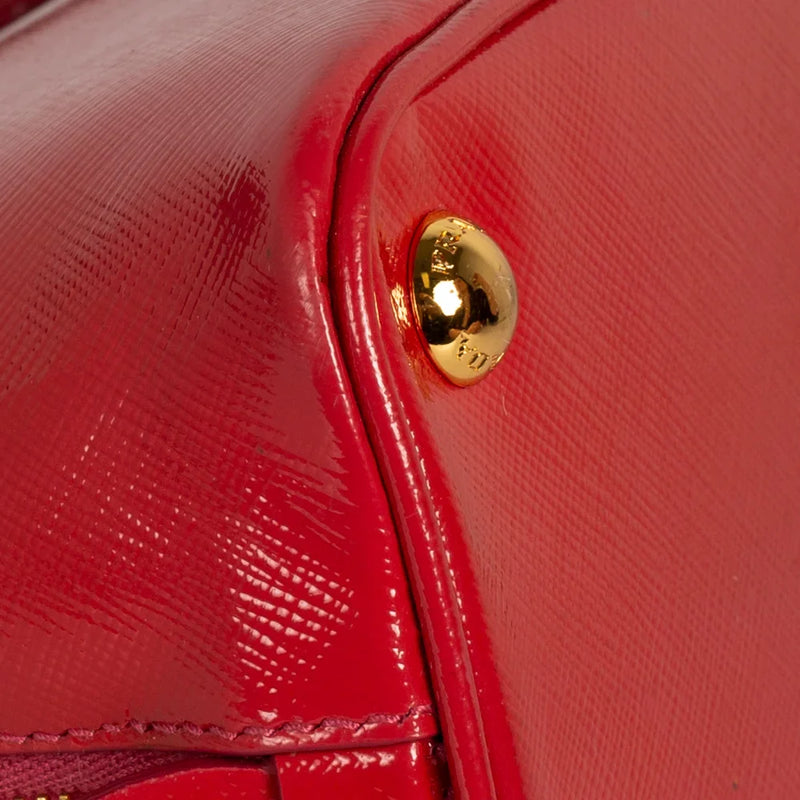 sac de seconde main promenade prada en cuir verni rouge coin 1