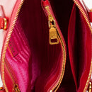 sac de seconde main promenade prada en cuir verni rouge intérieur