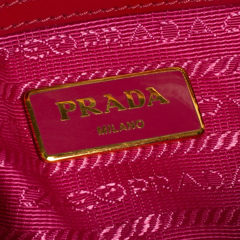 sac de seconde main promenade prada en cuir verni rouge label