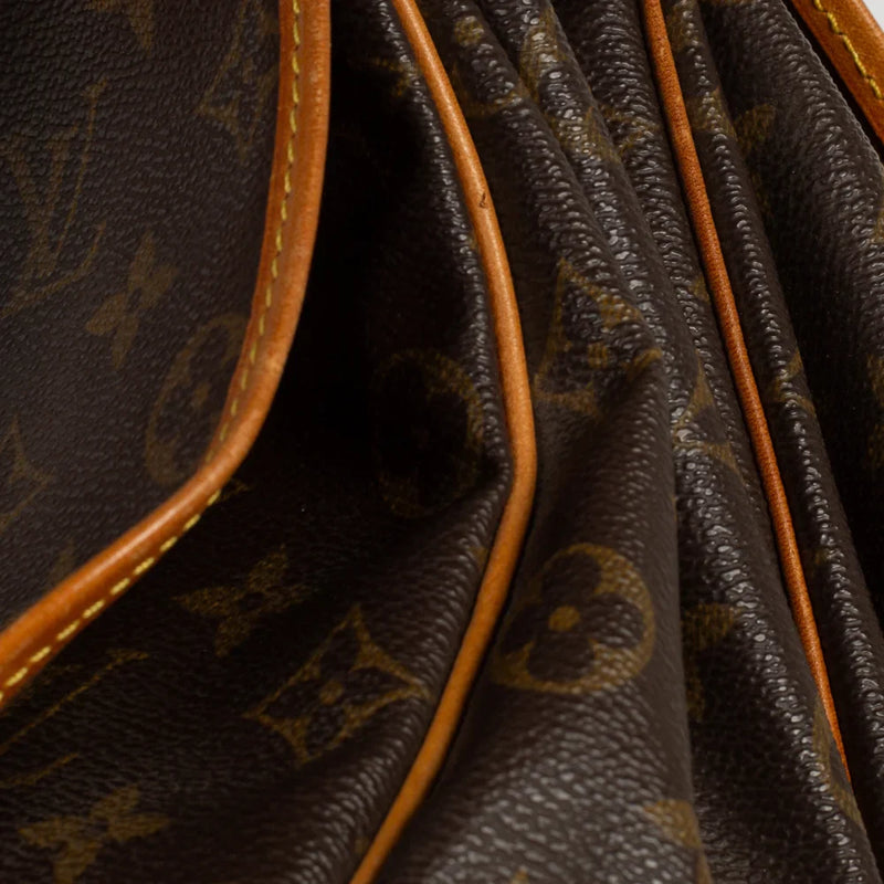 sac de seconde main saumur louis vuitton en toile monogram marron défaut 4