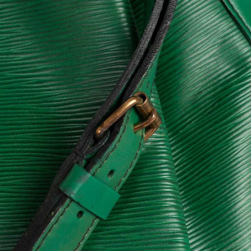 sac de seconde main noé louis vuitton en cuir épi vert défaut 3