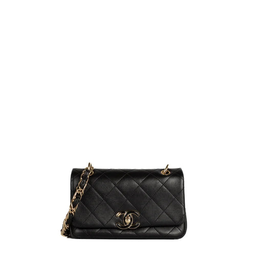 sac de seconde main single flap chanel en cuir noir face