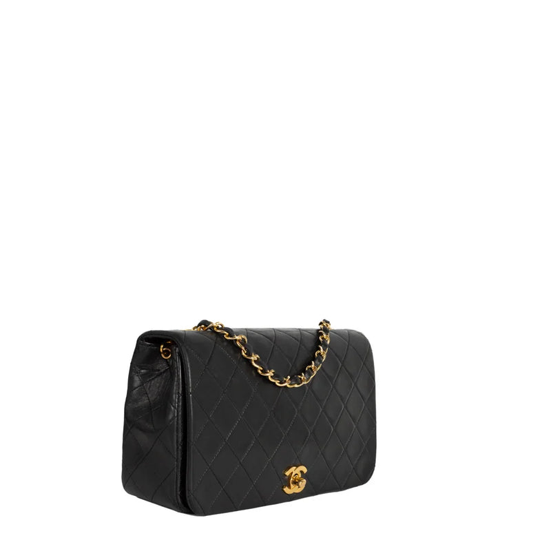 sac de seconde main single flap chanel en cuir noir côté