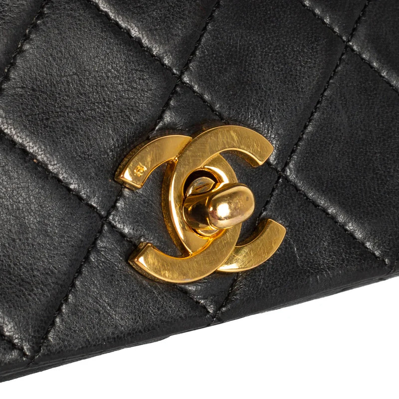 sac de seconde main single flap chanel en cuir noir défaut 1