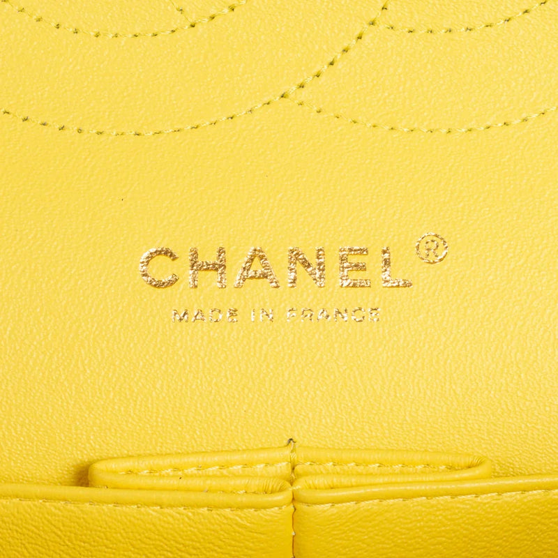 sac de seconde main timeless chanel  en cuir jaune  label