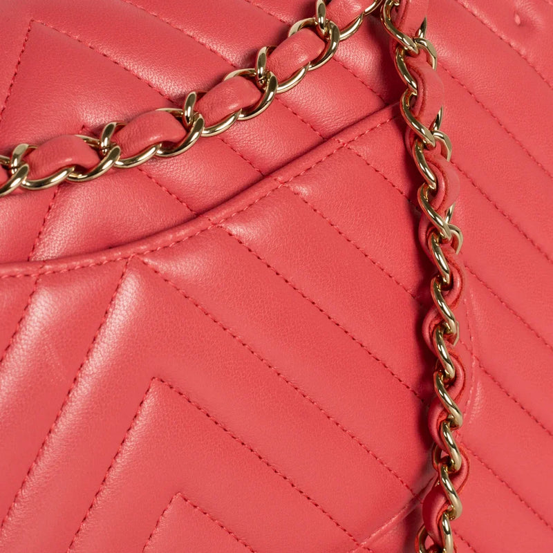 sac de seconde main timeless chanel  en cuir rose  défaut 3