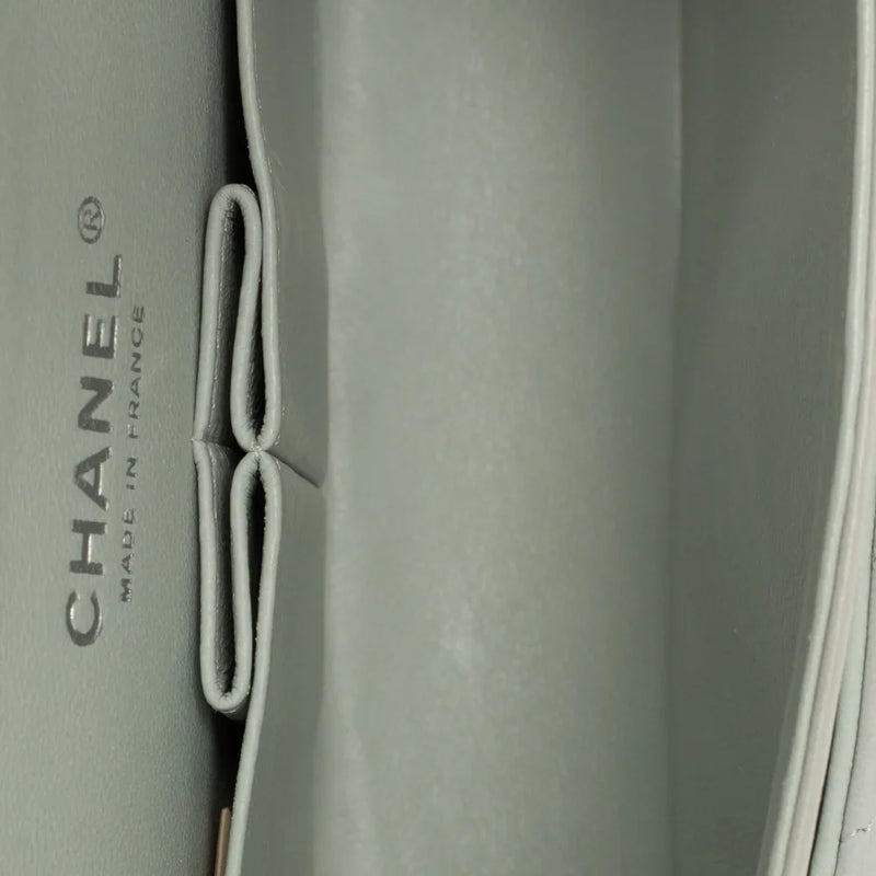 sac de seconde main timeless chanel  en cuir gris intérieur