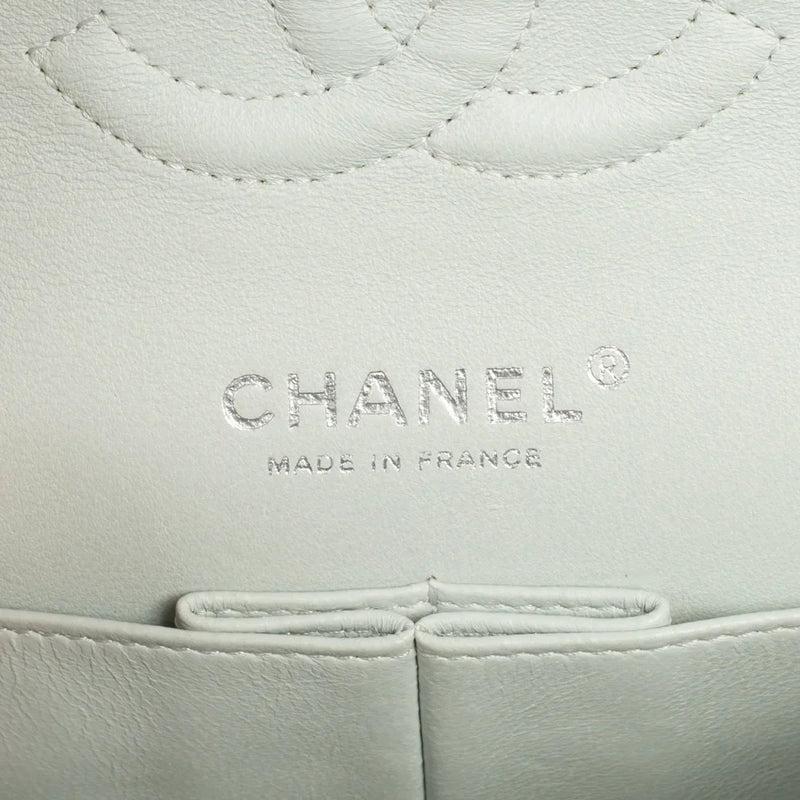 sac de seconde main timeless chanel  en cuir gris label 