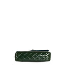 sac de seconde main timeless chanel  en cuir verni vert dessous