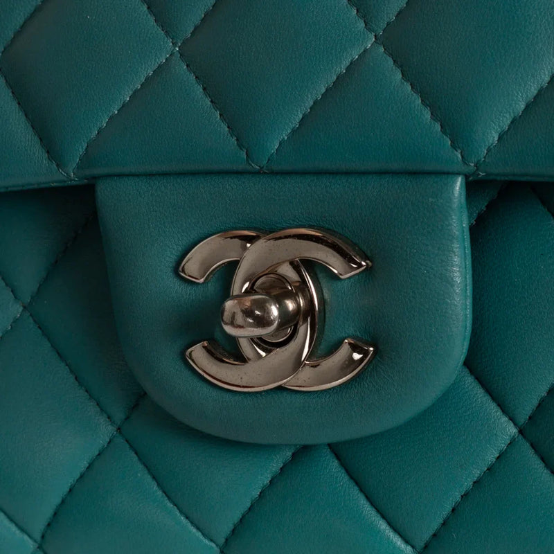 sac de seconde main timeless chanel  en cuir bleu défaut 1