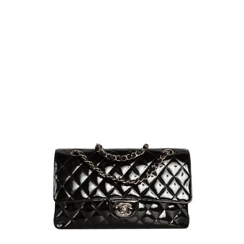 sac de seconde main timeless  chanel  en cuir verni noir face