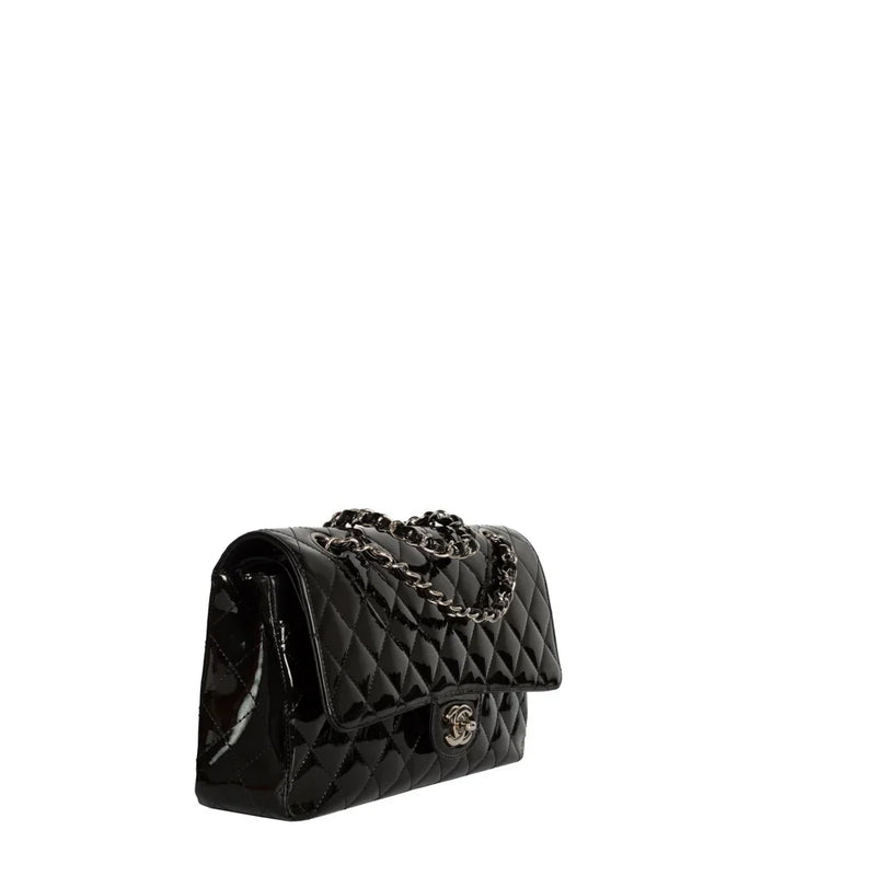 sac de seconde main timeless  chanel  en cuir verni noir côté