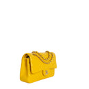 sac de seconde main timeless chanel en cuir jaune côté