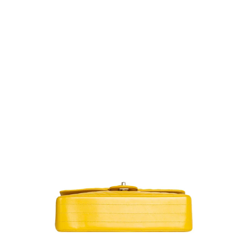 sac de seconde main timeless chanel en cuir jaune bas