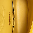 sac de seconde main timeless chanel en cuir jaune intérieur